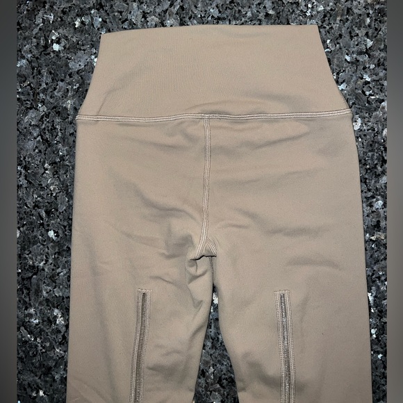 ALO Yoga ~ Limited Edition Stitching Gravel Airlift High-Waisted Leggings - Picture 7 of 11